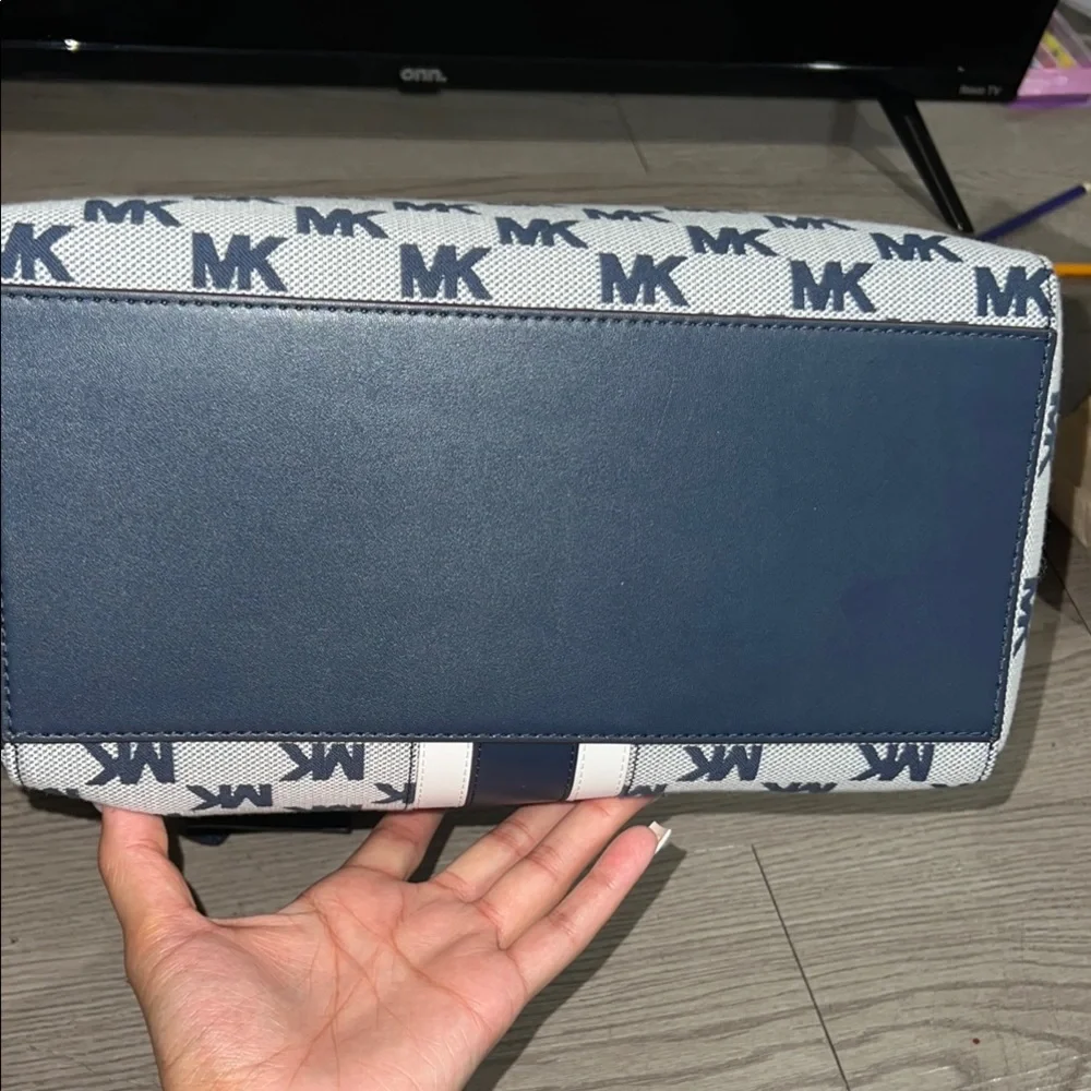 Michael Kors Navy and White Tote Bag - Picture 6 of 10